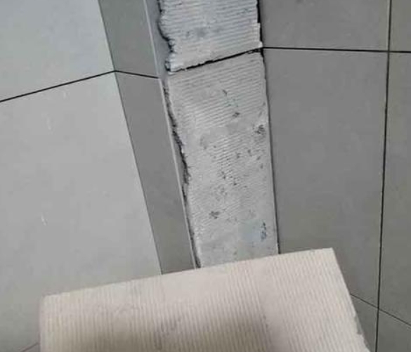 凤庆瓷砖空鼓维修公司分享下厨房瓷砖脱落的补救措施。